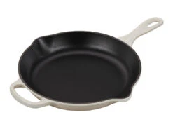 Le Creuset Signature Skillet - 10 1/4" -Barbeque Tool Shop rs9075 ls2024 26716 lpr lecreuset